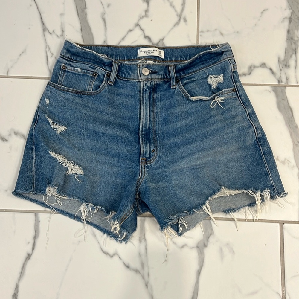 Abercrombie Curve Love  4” High Rise Mom Shorts Size 30/10